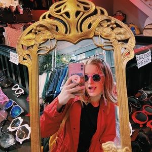 Meet your Posher, Laura